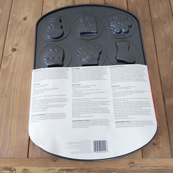 Wilton Christmas Cookie Shapes Pan - Picture 3 of 4